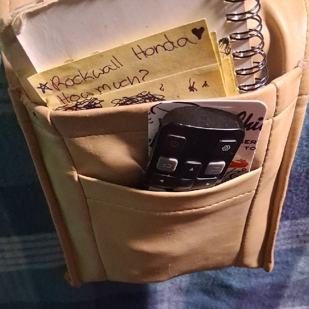 Duck Shaped Remote Holder with Storage Pockets - Picture 3 of 4